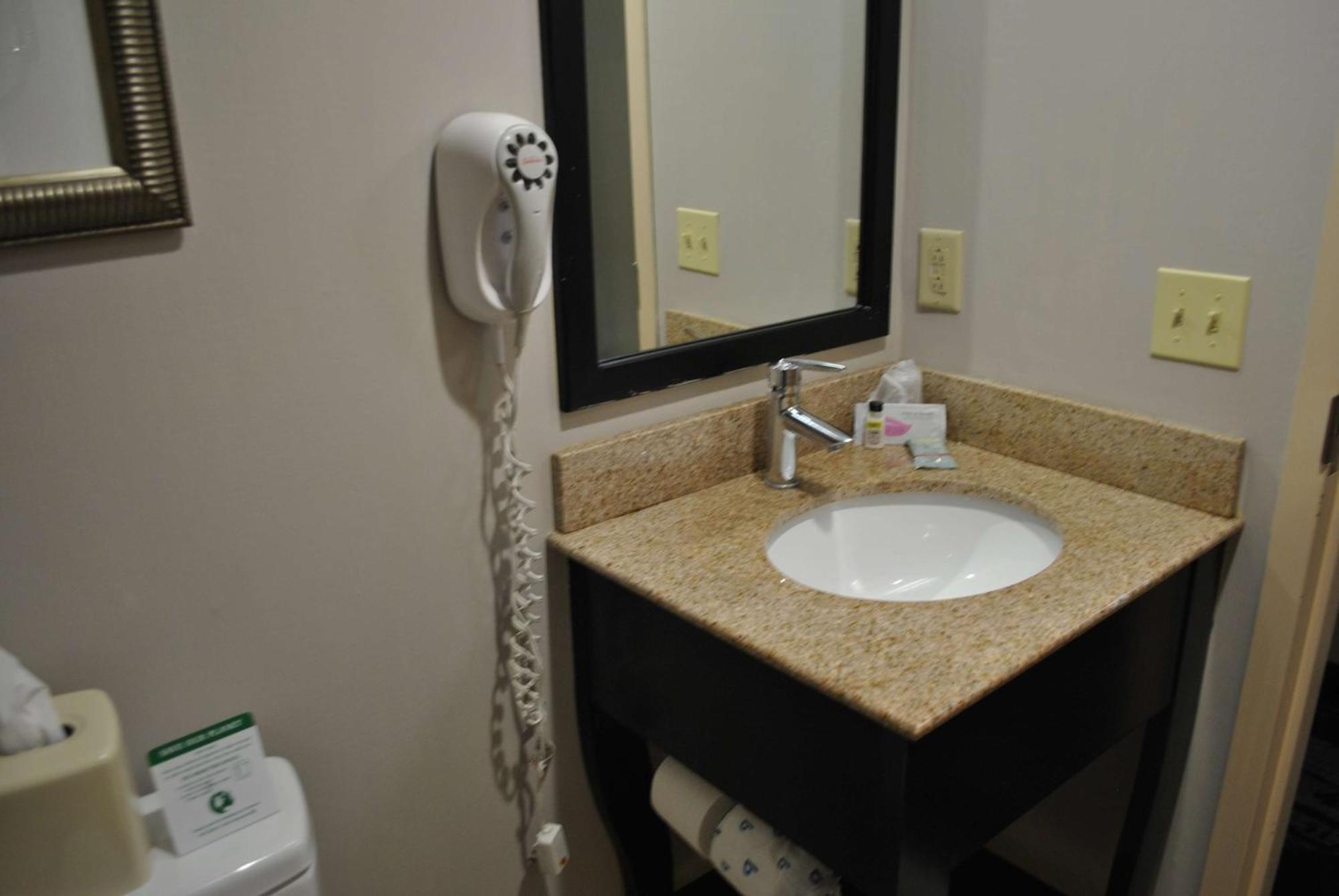 Best Western Owego Inn Ngoại thất bức ảnh